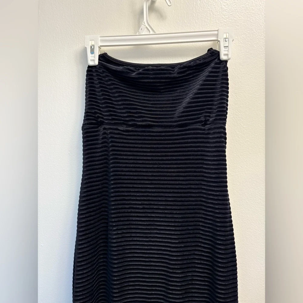 Vintage Velvet Maxi Dress 🖤 - Picture 3 of 6